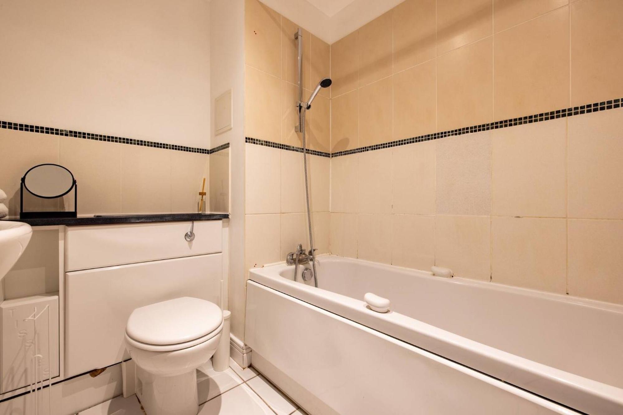 Wild Roses Service Apartments - East India لندن المظهر الخارجي الصورة